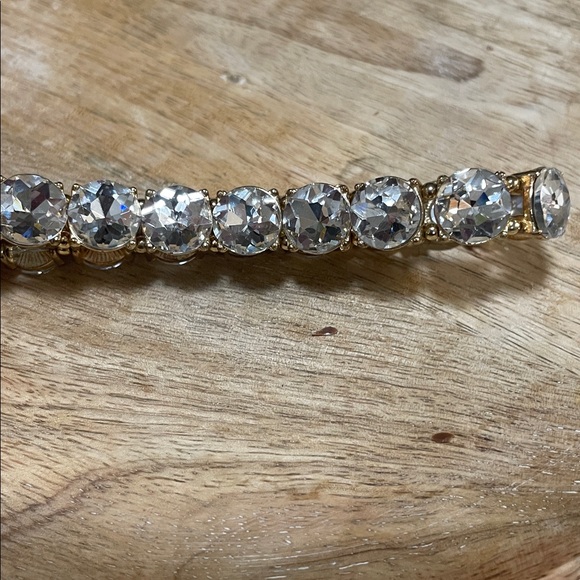 Elegant Gold Bracelet - Picture 2 of 3